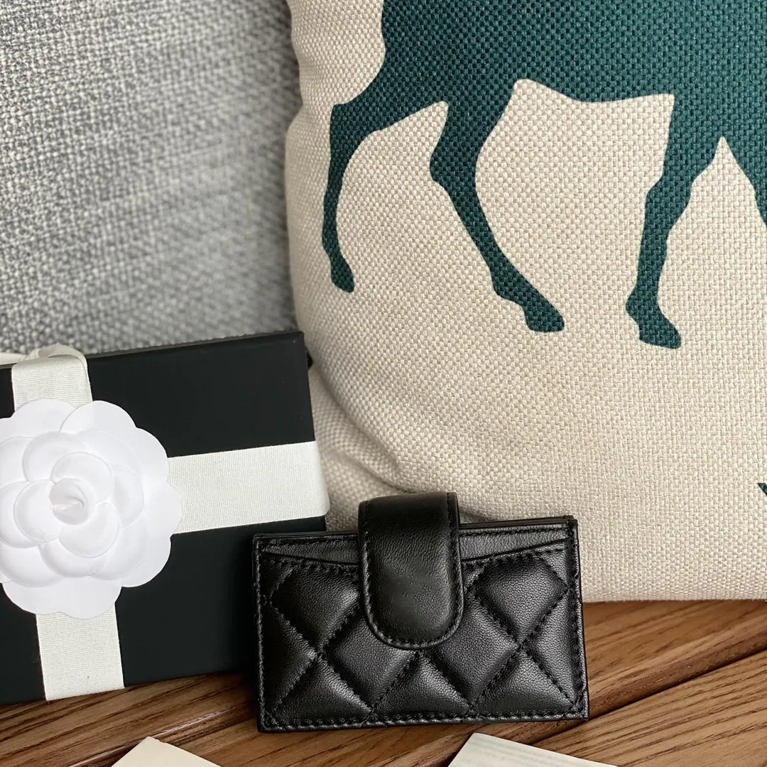 Hochwertiger Kredit-/Ausweishalter aus Leder, kompaktes Design, perfekt für die Aufbewahrung von Reisedokumenten_voghion.com