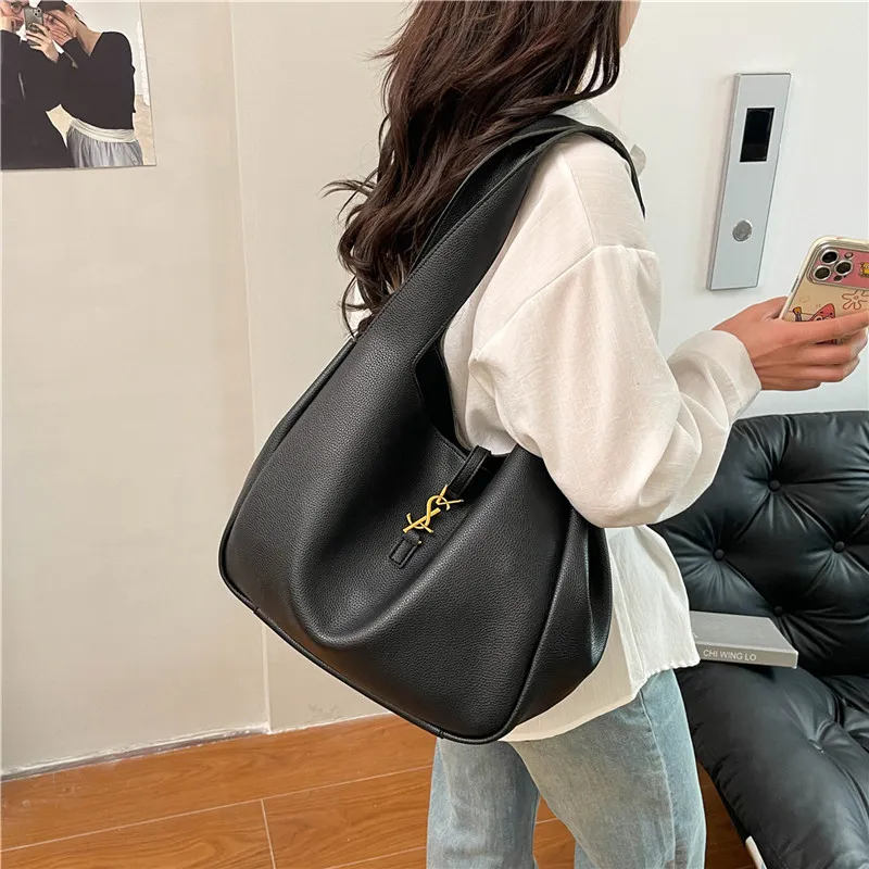 new Spring Bea Shopping Bag Hobo Bag with Inserted Buckle Large-capacity Mommy Tote Bag for Women bags