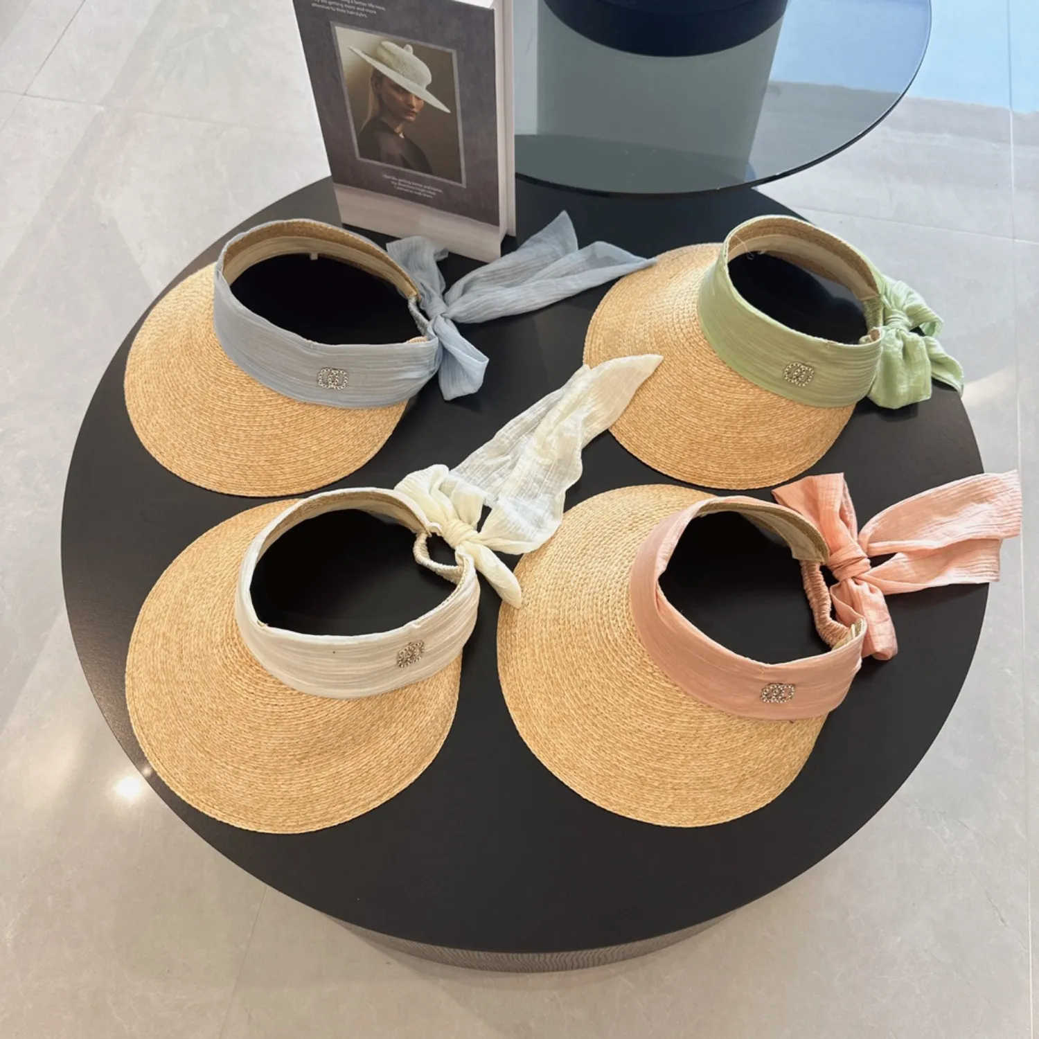 Chic Straw Sun Hat: Elegant Beach Accessory With White  display picture 1