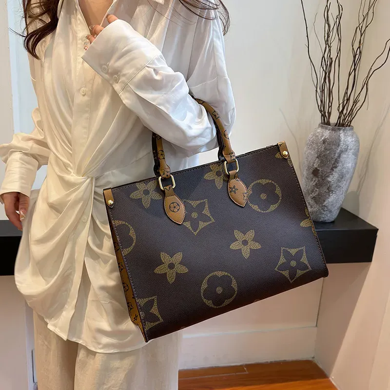 Free Shipping 2025 Designer New Print Large Capacity Tote Bag Women Fashion Versatile Shoulder Bag Simple Commuter handbag Coffee Brown hot sale