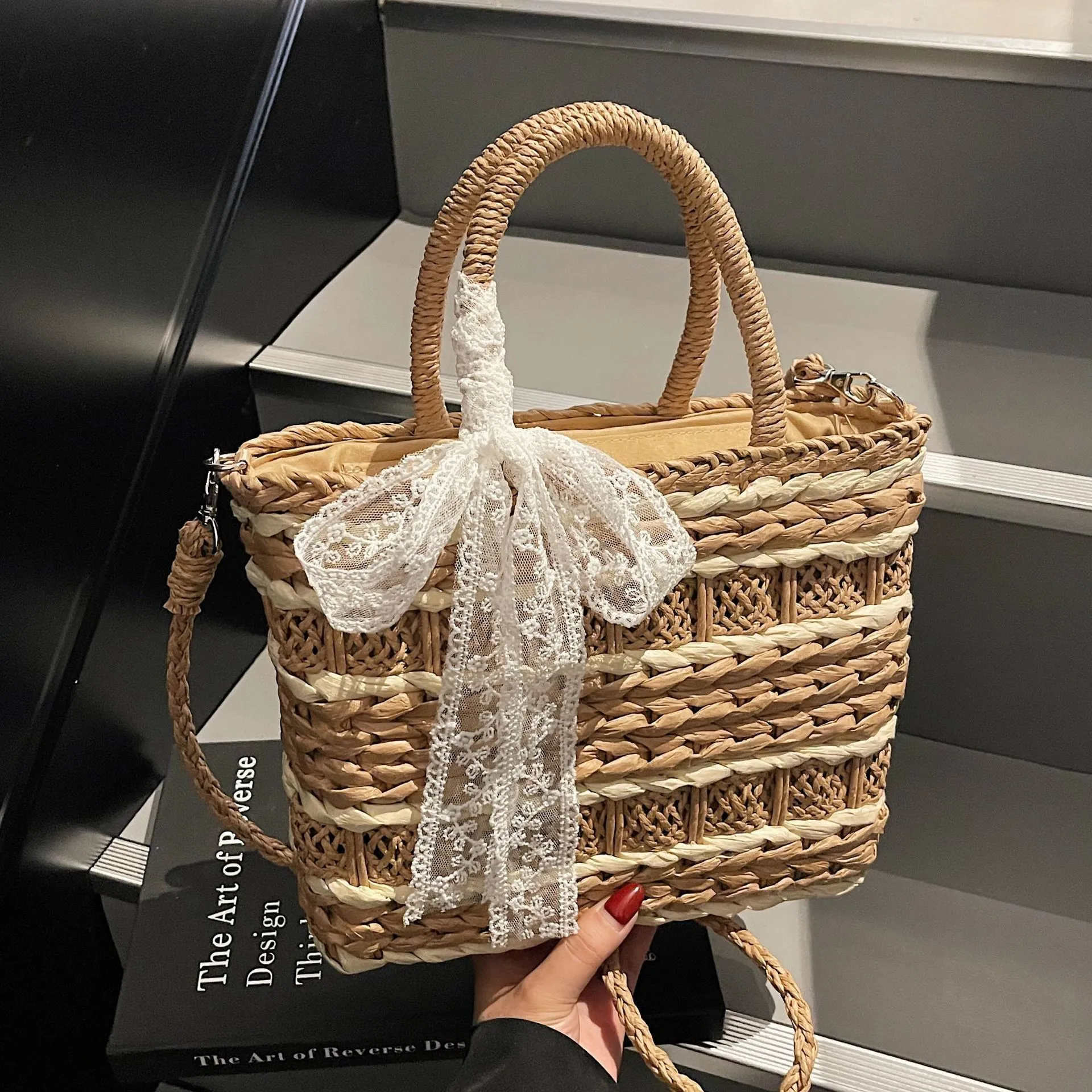 Diseñador Bolsa Tejida De Paja Hecha A Mano Para Mujeres 2025 Nuevo  Primavera Verano Gran Capacidad De Moda Bolso Versátil Tejido De Hombro De  32,43 € | DHgate, image size:1920x1920