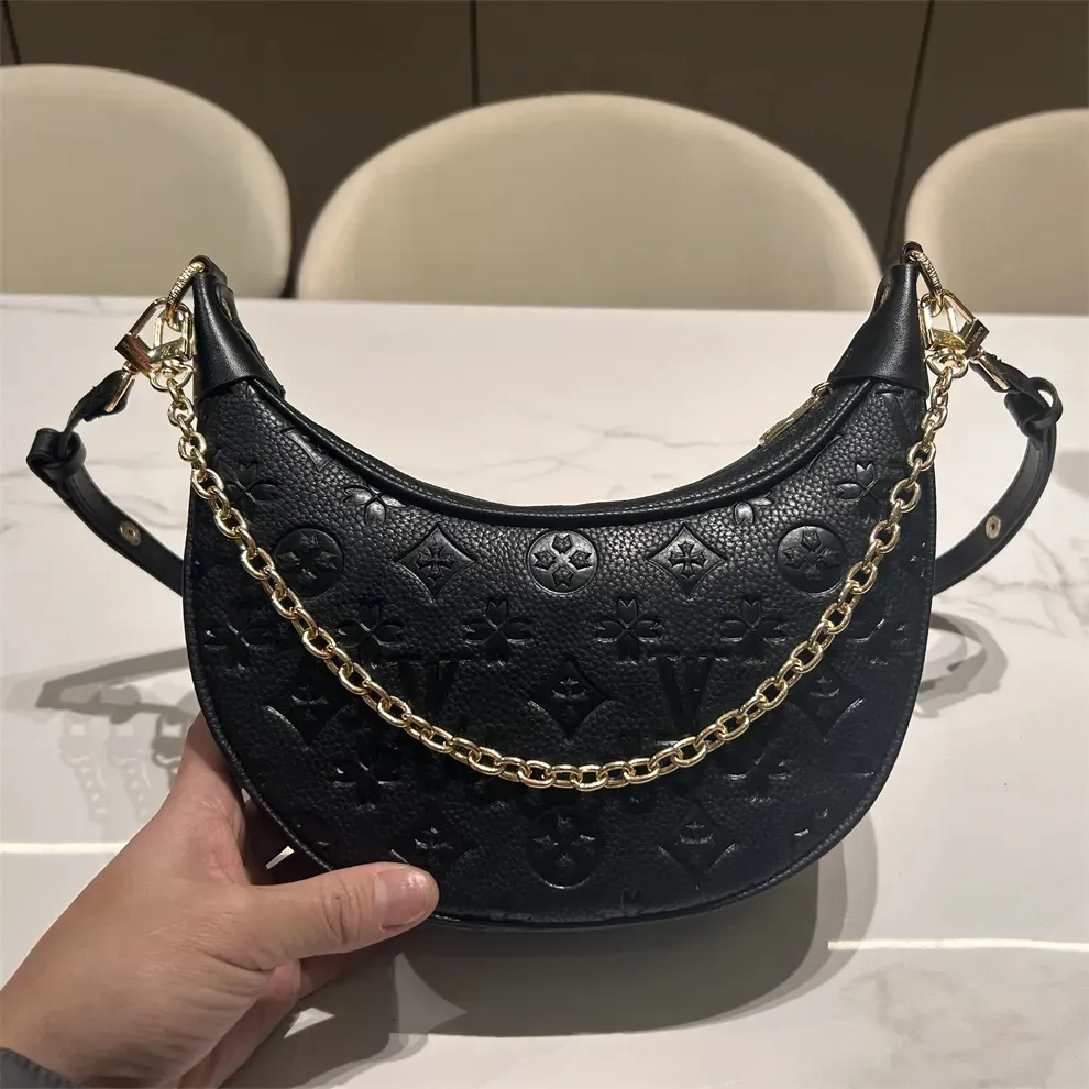 Luxury Croissant Loop Leather Shoulder Bag With Metal Chain