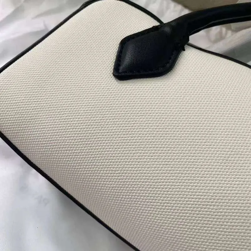 Women's Large Capacity Shoulder Bag Crossbody Handbag_voghion.com