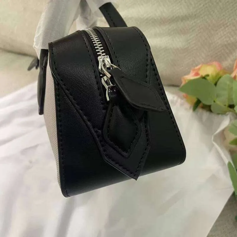 Women's Large Capacity Shoulder Bag Crossbody Handbag_voghion.com