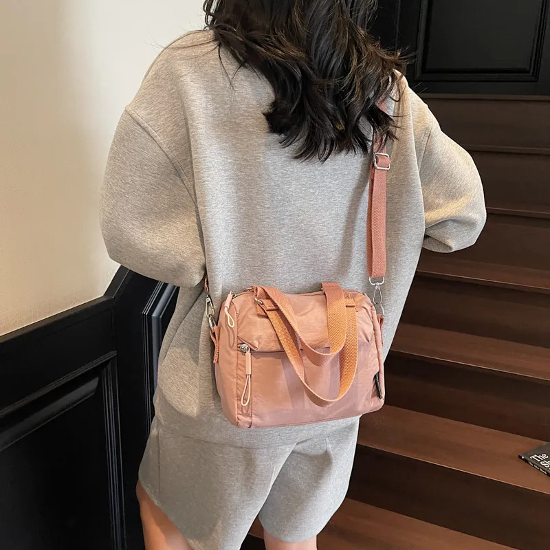 designer Fashion Versatile Handbag 2025 New Casual Travel Shoulder Crossbody Bag Lightweight Nylon Cloth Handbag for Wo