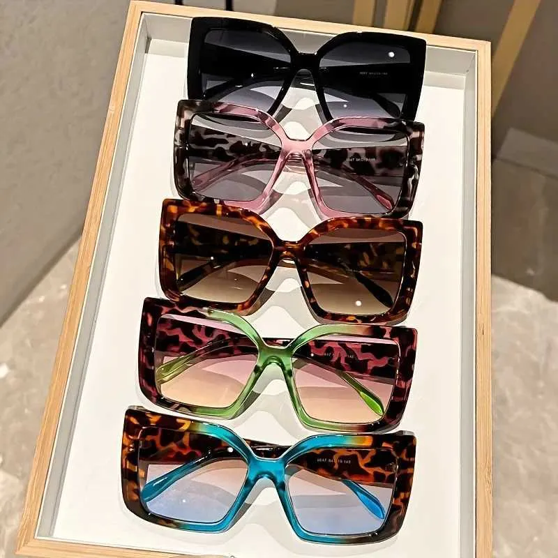 Women\'s Leopard Print Square Sunglasses NEW - Gradient Lenses Leopard Print Square Sunglasses Women Tortoise Shell Brown  main image 4