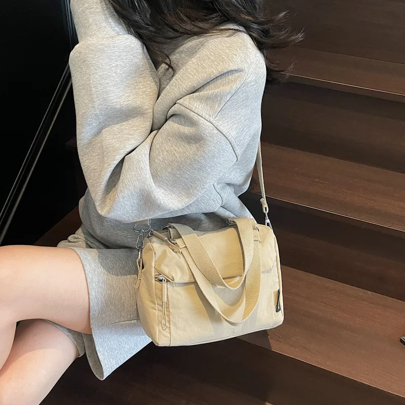 designer Fashion Versatile Handbag 2025 New Casual Travel Shoulder Crossbody Bag Lightweight Nylon Cloth Handbag for Wo