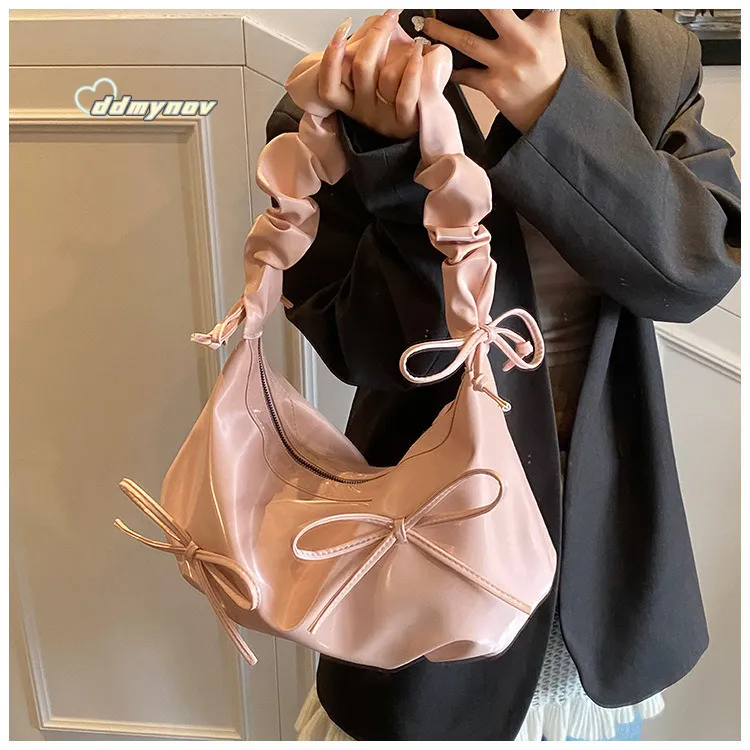 2025 Kadınlar için yeni bulut pilili büyük omuz altındaki koltuk altı hamur tatlısı bowknot crossbody çantası ddmynov