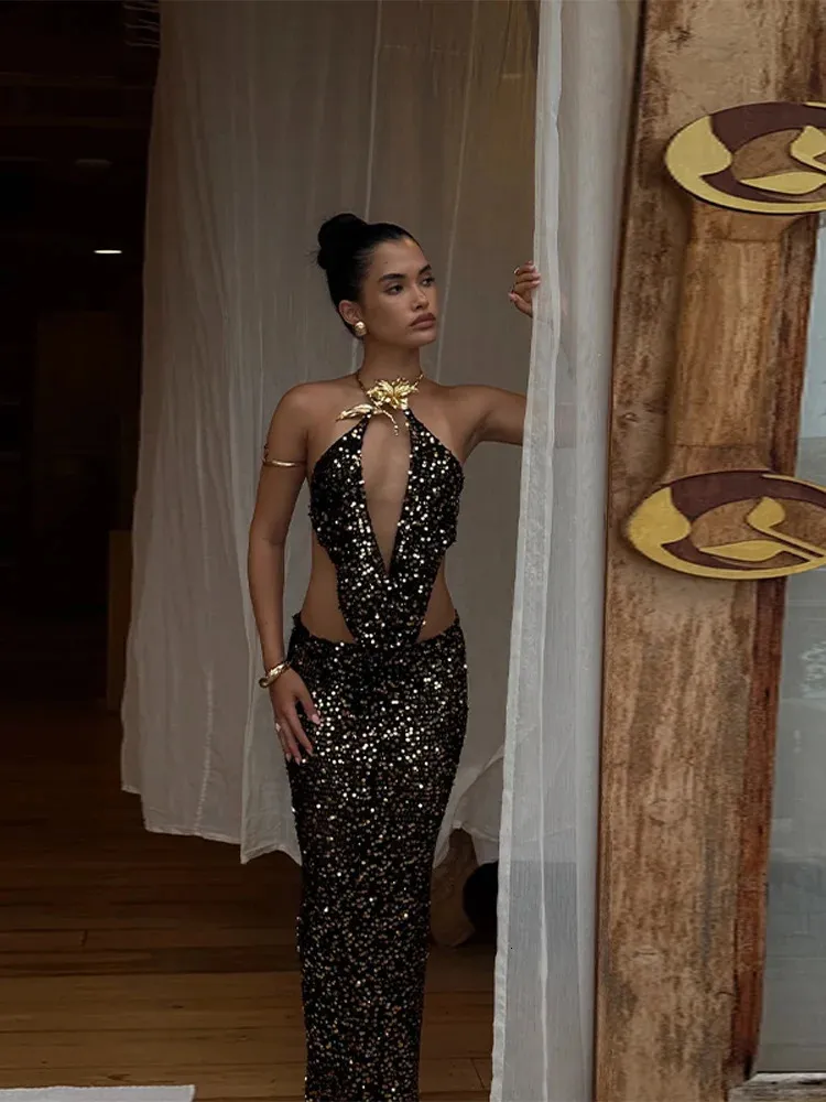 Sexy Sequin Hollow Out Long Skirt Set Women 3d Flower Halter Backless Top  Slim Fishtail Skirts 2025 Summer Beach Lady Outfit 250610 From 17,74  |  DHgate