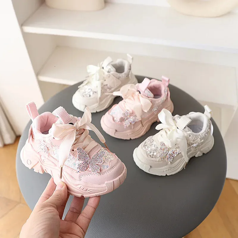 Pink Cute Little Girl Tennis Shoes Nike Air Max 270 