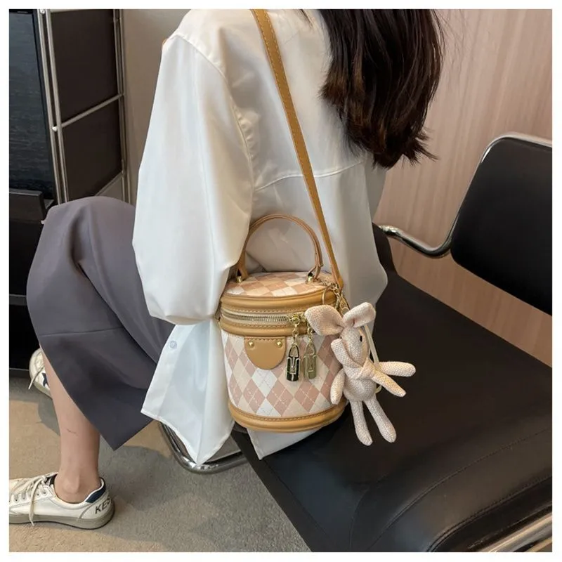 Designer Kostenloser Versand 2025 Neue Modische Eimer Premium Textur Dia Grid Schulter Umhängetasche Tasche Für Frauen_voghion.com
