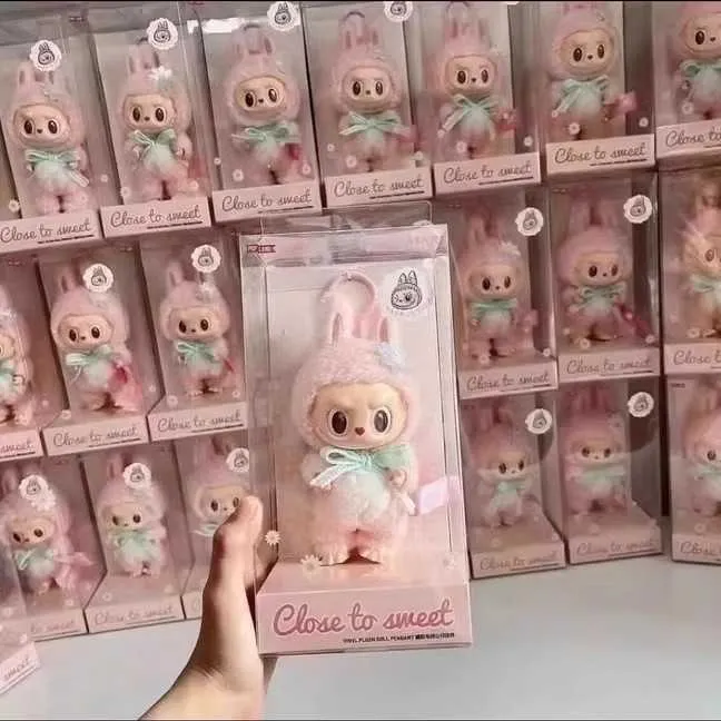 Labubu Checkmate Keychain - The Monsters Labubu V3 Queen