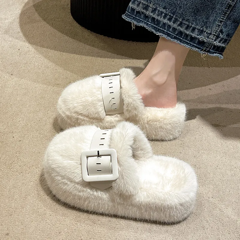 Novos chinelos de lã de designer para mulheres, com frete grátis, para uso interno e externo, mantêm os pés aquecidos. Sandálias casuais de plataforma em preto e branco com detalhes em pelúcia._voghion.com