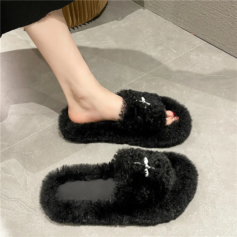 Nouveauté Livraison gratuite Pantoufles en laine chaudes et confortables pour femme, style créateur, idéales pour l'intérieur et l'extérieur. Sandales décontractées en peluche._voghion.com