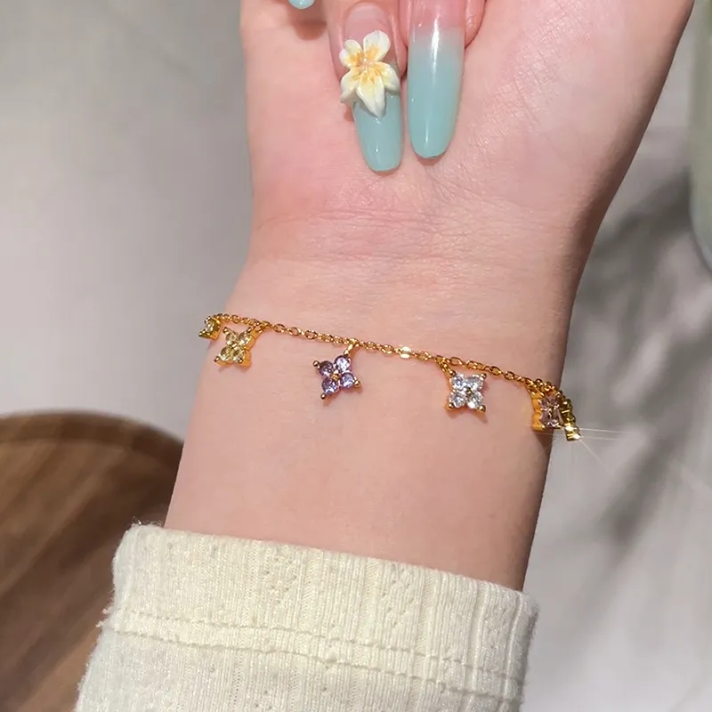 Bracciale In Argento Con Quadrifoglio Con Zirconi Verdi Collezione Lumiere Candre 55783 Zoom