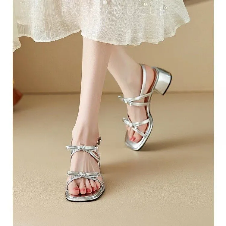 Sandálias Sier Fairy para Mulheres, Estilo Francês, com Uma Tira, Salto Grosso, Laço, Modelo Romano, para o Verão, Casuais e com Fivela - Ddmysaturn_voghion.com