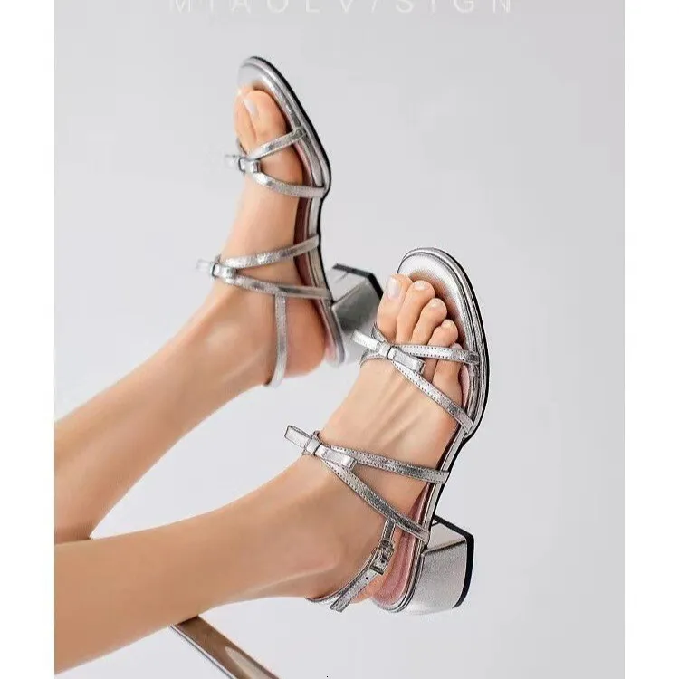 Sandálias Sier Fairy para Mulheres, Estilo Francês, com Uma Tira, Salto Grosso, Laço, Modelo Romano, para o Verão, Casuais e com Fivela - Ddmysaturn_voghion.com