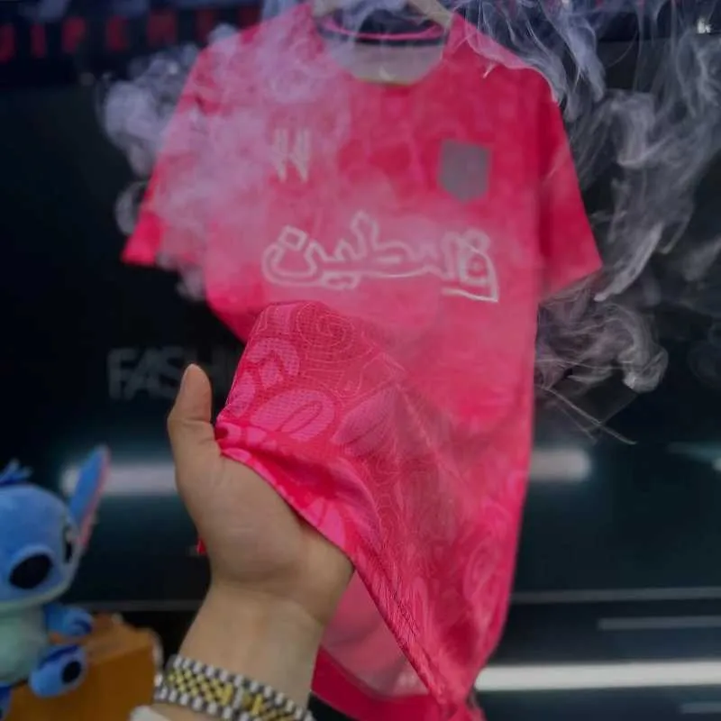 Maillot Palestine X Farrah Azam Rose 2024 – AllStar Kit Maillot Palestine X Farrah Azam Rose 2024 – AllStar Kit