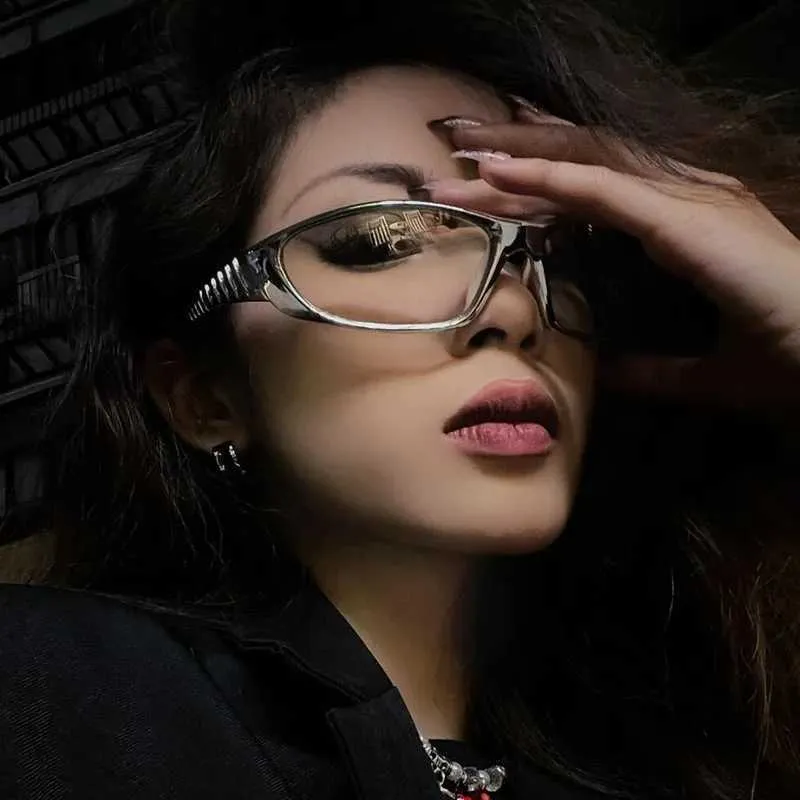 W250621 Retro Sunglasses For Women European American Street  display picture 1