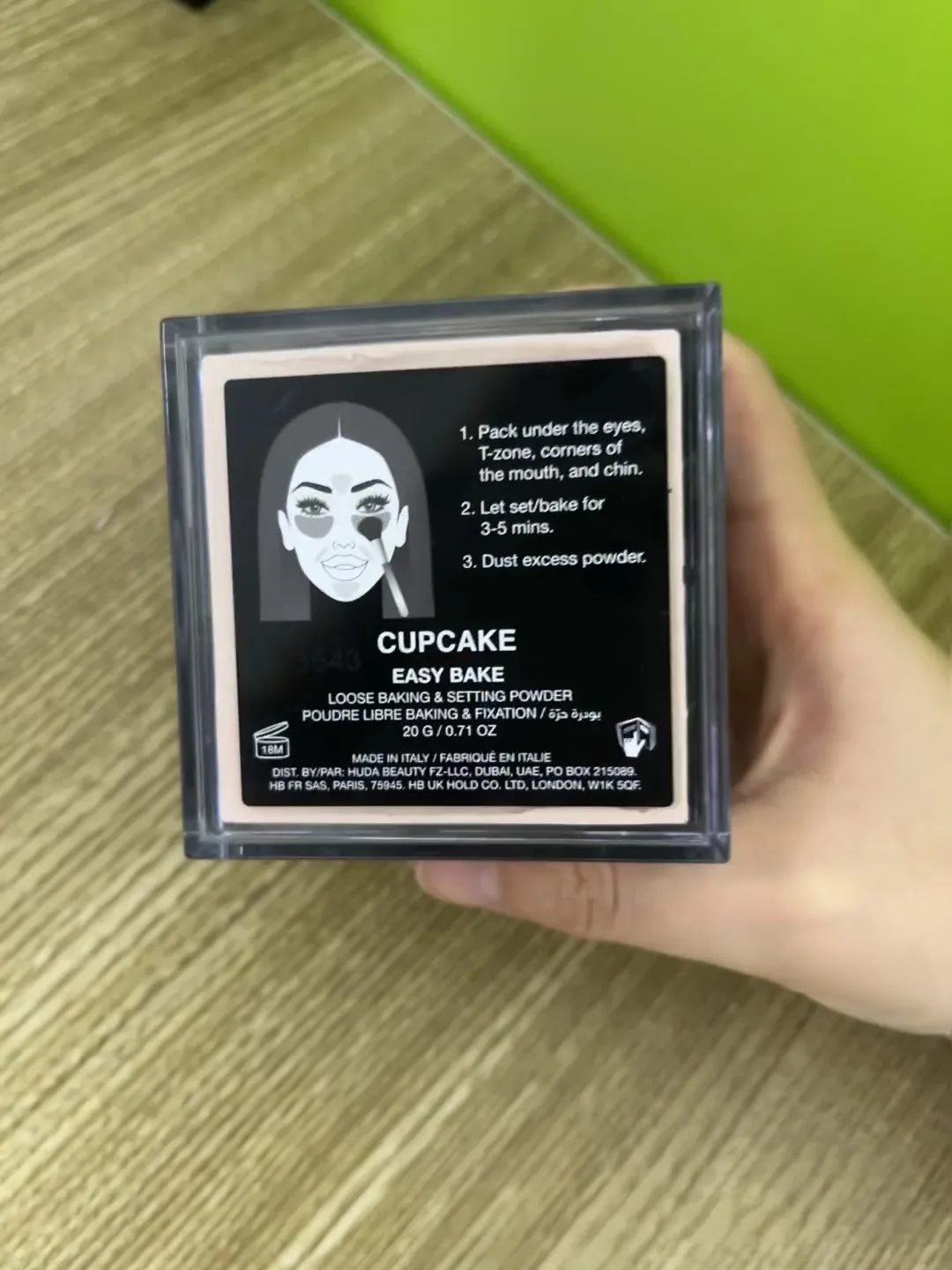 HUDA Beauty Loose Setting Powder Pürüzsüz Makyaj Sonu Için Hafif