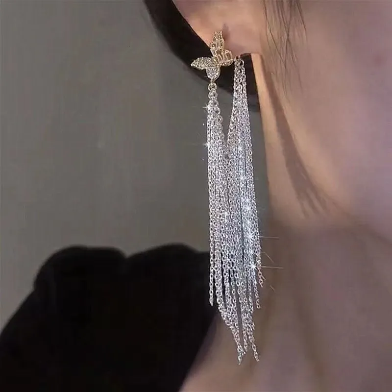 Orecchini pendenti lunghi con nappa e strass per donna, gioielli