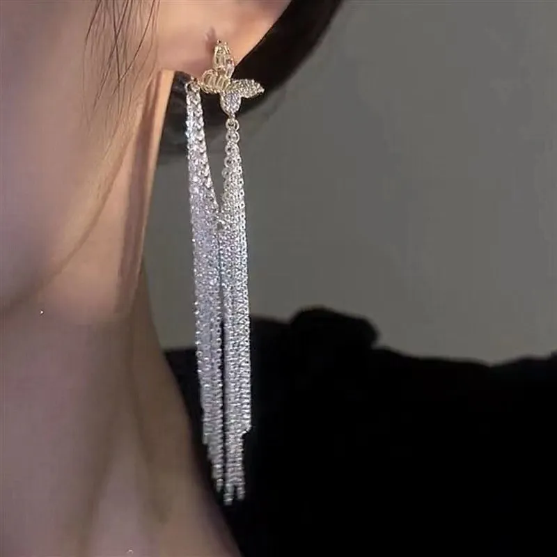 Orecchini a bottone con ghirlanda di piccoli fiori, oro rosa, orecchini a bottone con fiore circolare e farfalla, regalo per amica, per lei, gioielli, regalo per damigelle d'onore - Italia