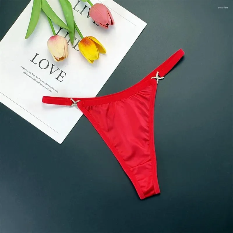 Kochada buvilar uchun porno video Porno video: Er xotinini dosti bilan baham koradi