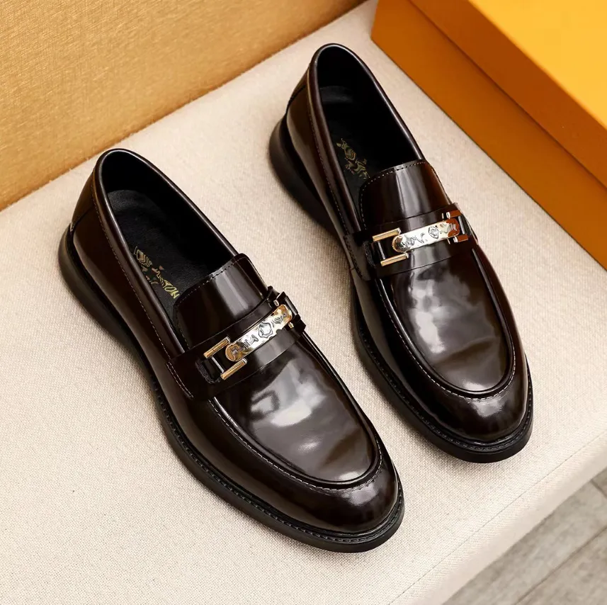 Wholesale Natural Leather Loafers Men Metal Chain Slip On 