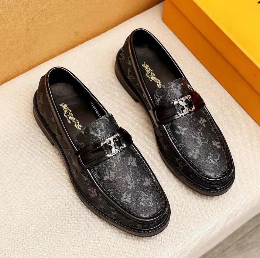Wholesale Natural Leather Loafers Men Metal Chain Slip On  display picture 1