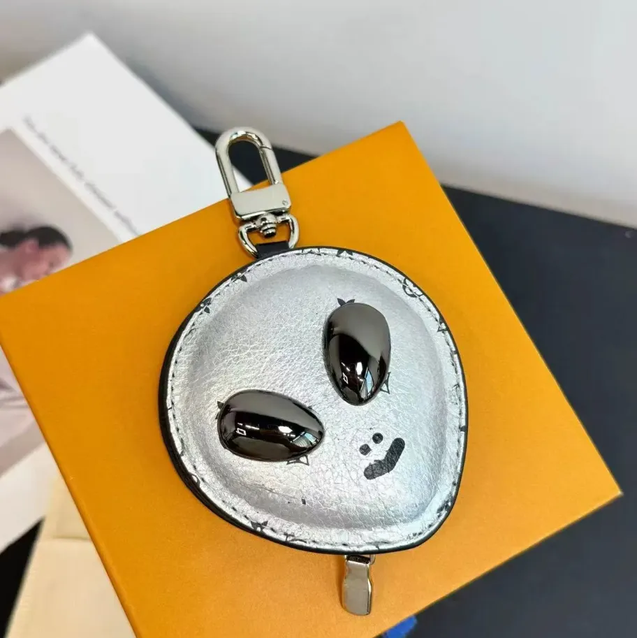 대량 Designer Coin Pouch Keychain 디자이너 키 체인 지갑 외계인 가방 매력 외계인 액세서리 여성 남자 이어폰  케이스 키 체인 코인 파우치 키 파우치 탑 선물 구매로 큰 절약 | DHgate에서의 최고의 거래