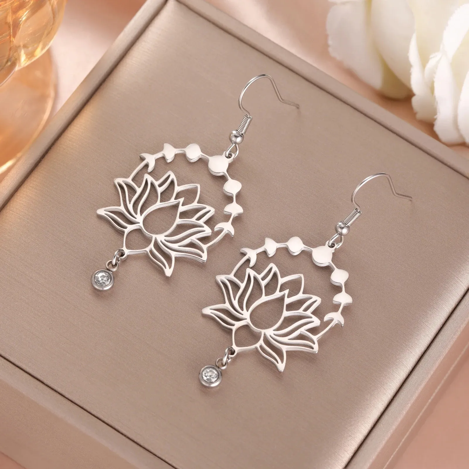 Boucles d'oreilles lotus yoga en acier inoxydable pour femme, style rétro religieux bouddhiste, pendentif talisman, bijou cadeau d'Halloween, vente en gros_voghion.com