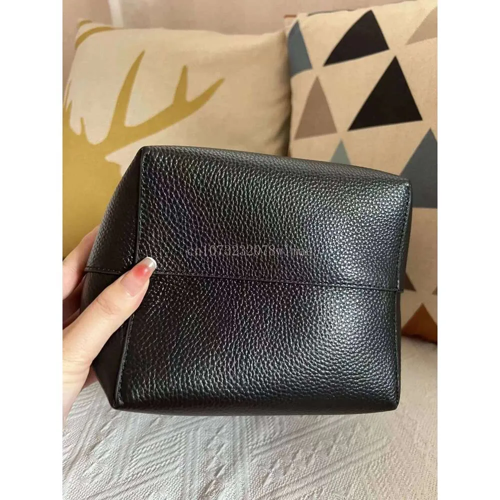 Soft Leather Bucket Bag Large Capacity Commuter Shoulder Bag Lychee ...