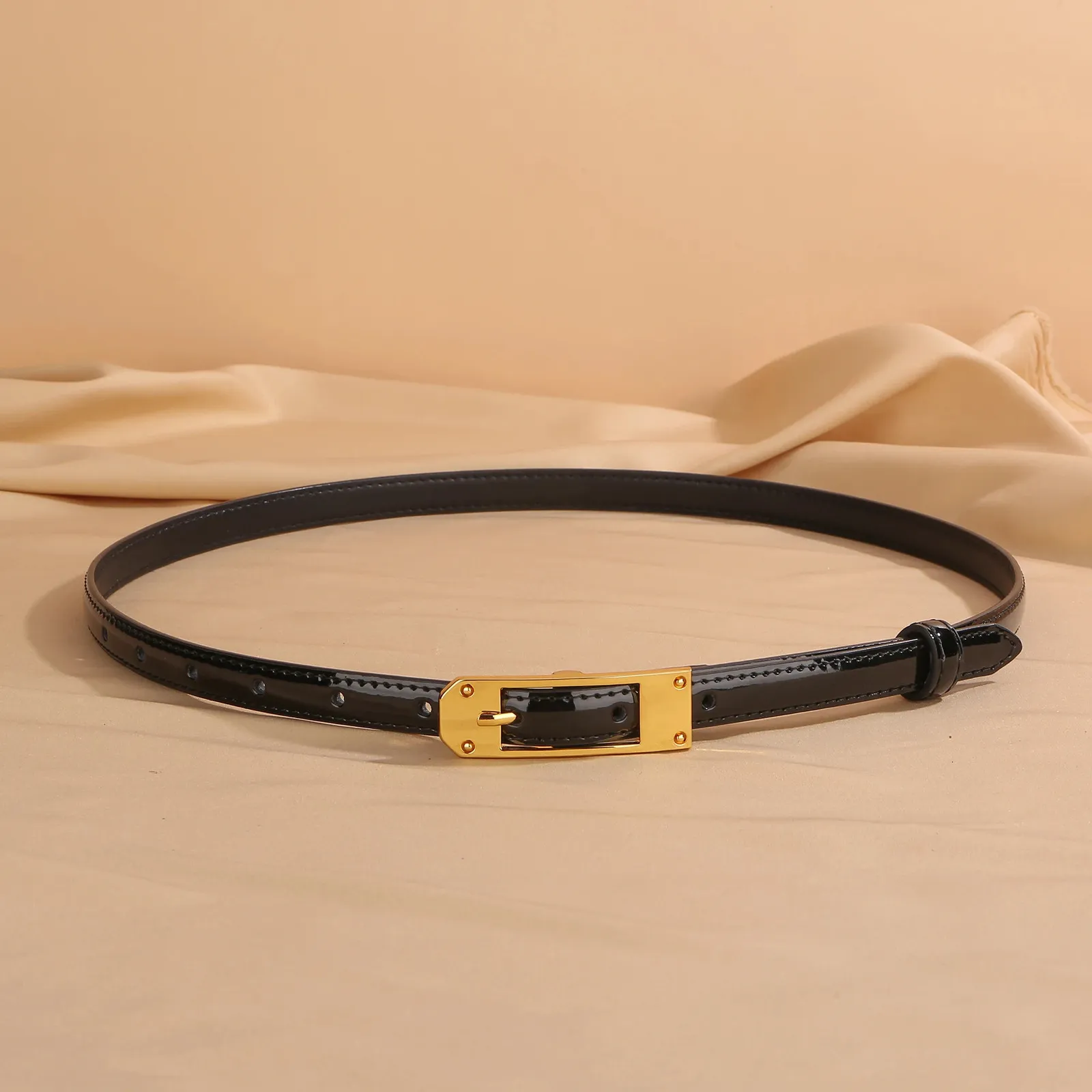 GANMFOYC 2 pezzi Cintura sottile in pelle da donna per abiti Cintura sottile, Regolabile Signore Cinturino in Vita Donna Cintura in Pelle, con fibbia in metallo per pantaloni eleganti jeans