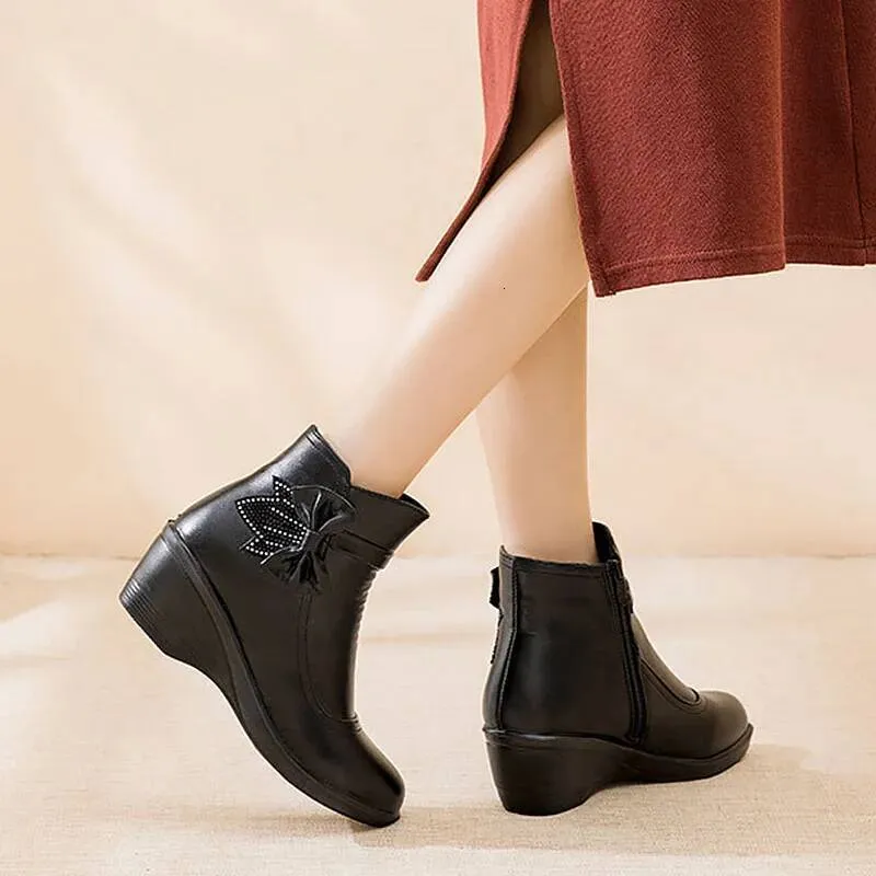 Fashion Winter Women Ankle PU Leather Female Thick Plush Warm Snow Boots Mother Waterproof Non-slip Booties Ddmysaturn_desvips.com