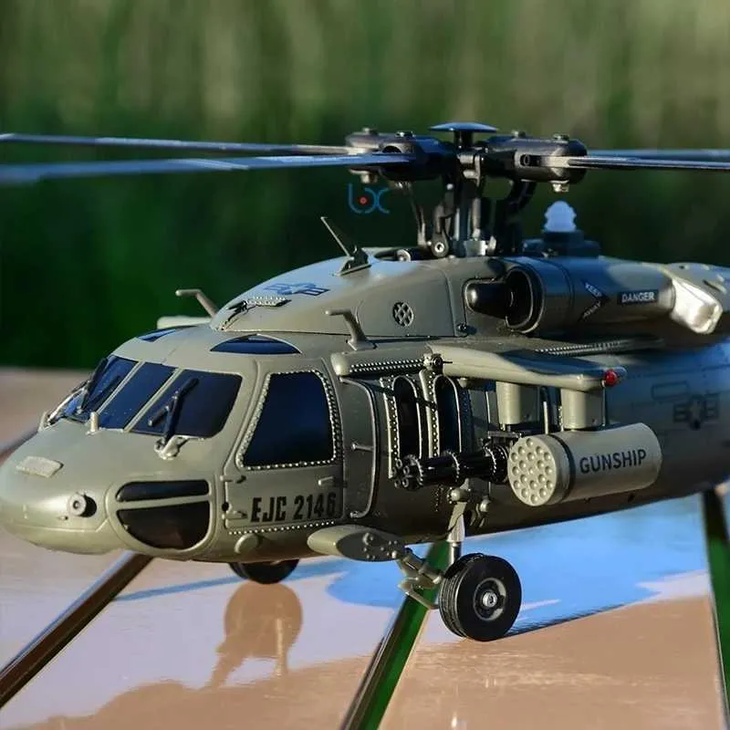 Yuxiang F09V Kara Şahin UH60 Altı Kanallı 3D Özel Efektler Uzaktan