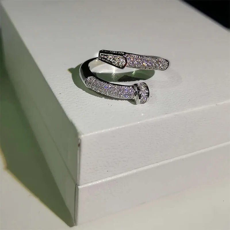Exquisite Classic Zirconia Stud Engagement Ring For Daily Wear_voghion.com
