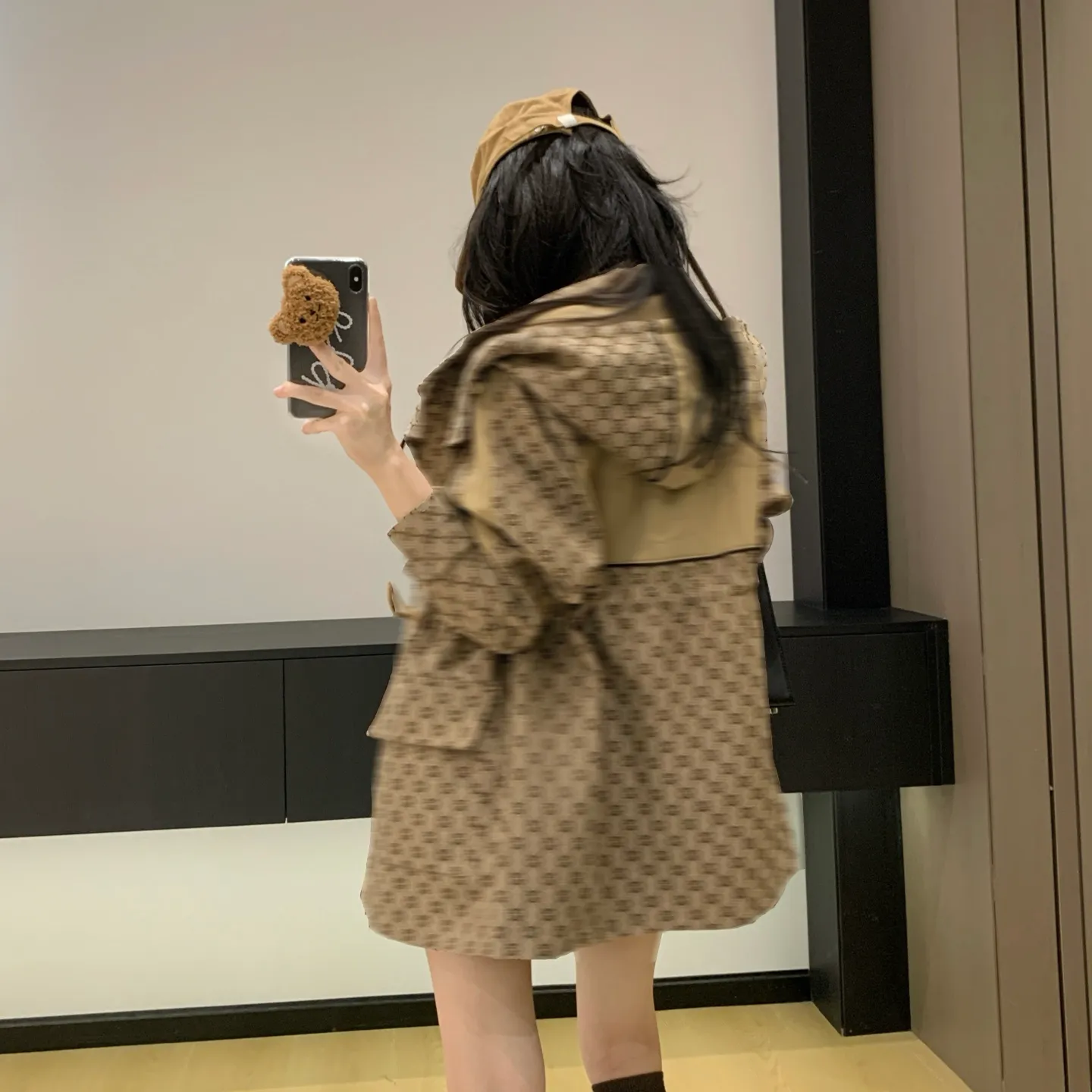 2025 女性デザイナー冬服レディースヒョウパマスレディースコットントラックスーツセット: フルプリント長袖トレンチシャツストレートレッグパンツ -  軽量 Loun