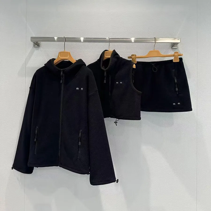 Abbigliamento Da Donna Firmato Gonne Corte Abiti Autunno/Inverno