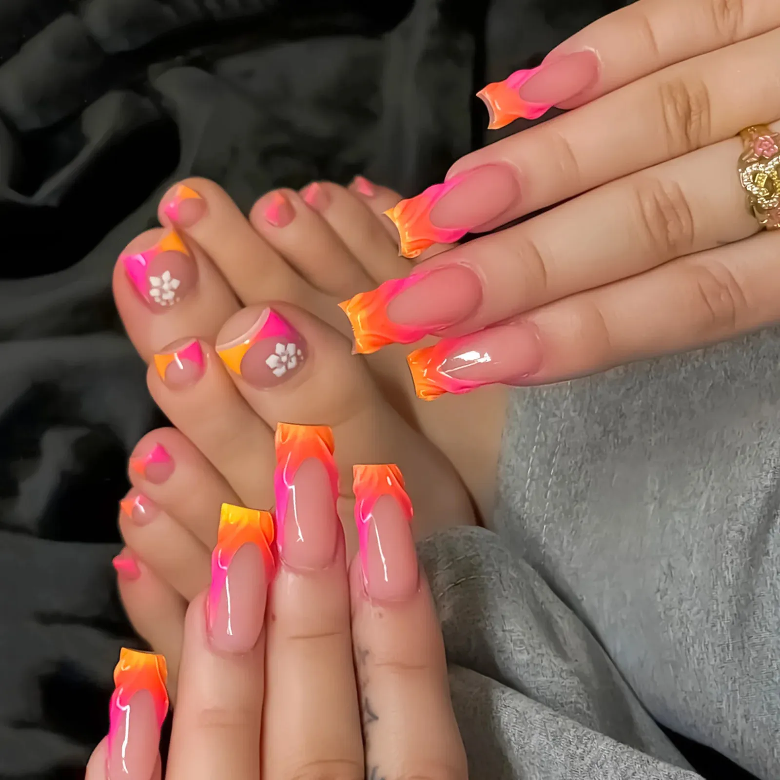 Stampa Sulle Unghie 3D Po Flower Decor Unghie Finte Flash Unghie Quadrate  Con Dita Dei Piedi Set Unghie Francesi Sfumate Blu 48 Pezzi 251011 Da 14,52  € | DHgate, image size:1600x1600