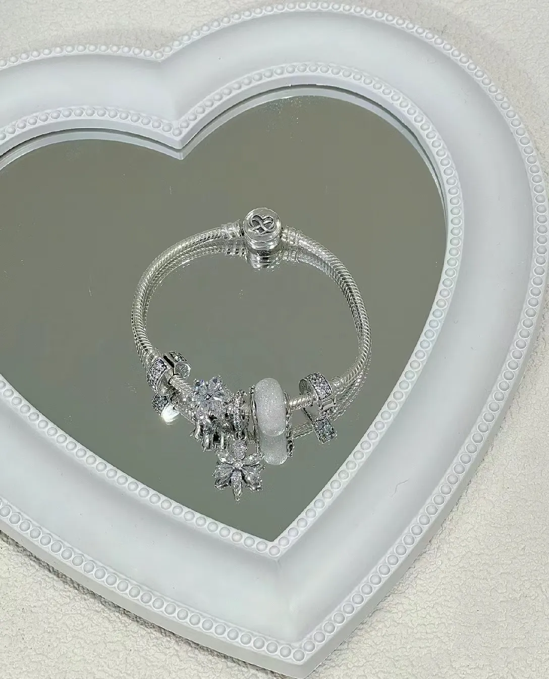 Conjunto de collar y pendientes de oro rosa de 18k con dije de lazo de lujo para mujer. Regalo ideal para San Valentín o Navidad._voghion.com