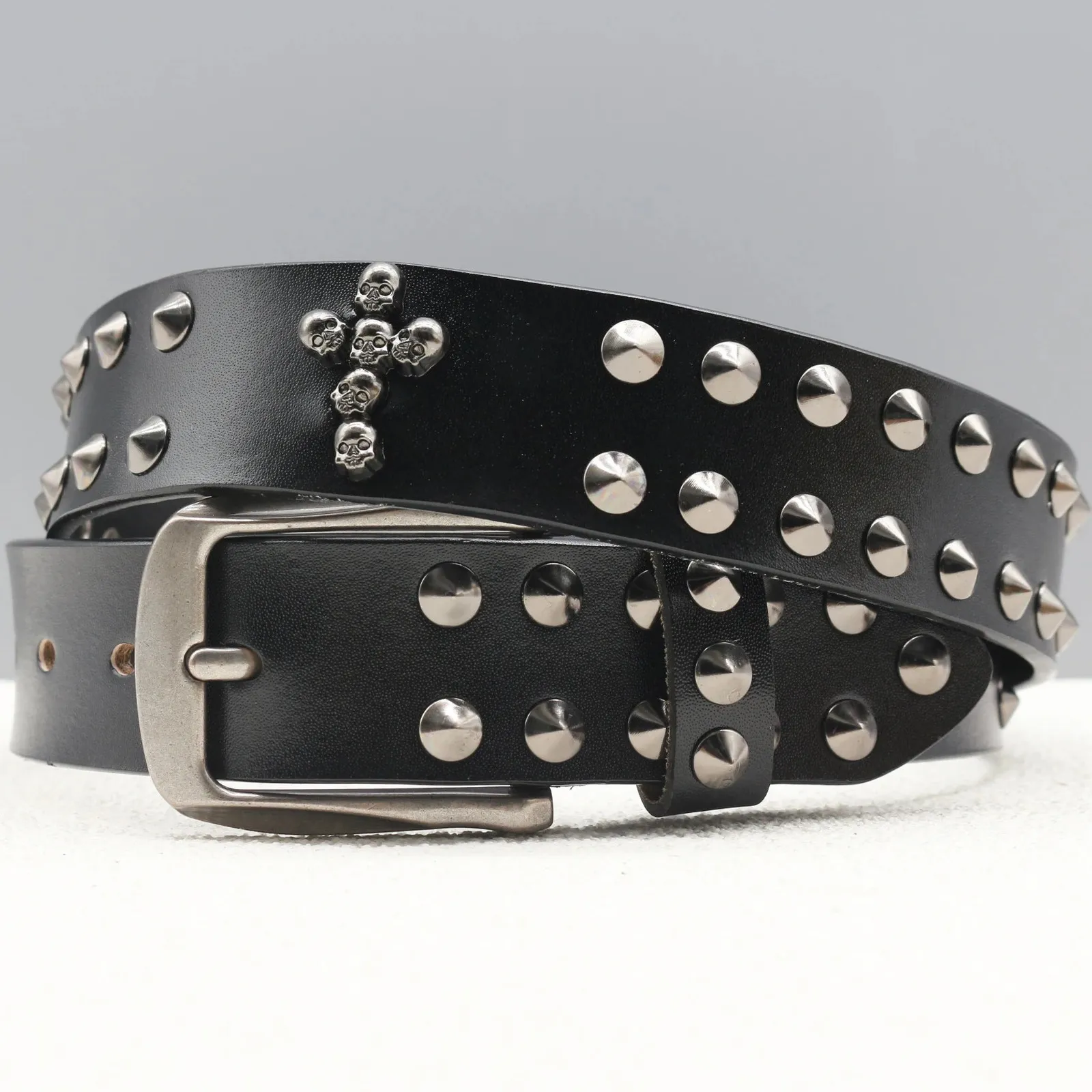 Cintura con lacci da uomo con teschio punk e rete a giunture – Design punk
