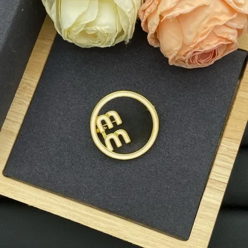 Classic Letter Brooch: Fashionable, Simple Design with Elegant Heart ...
