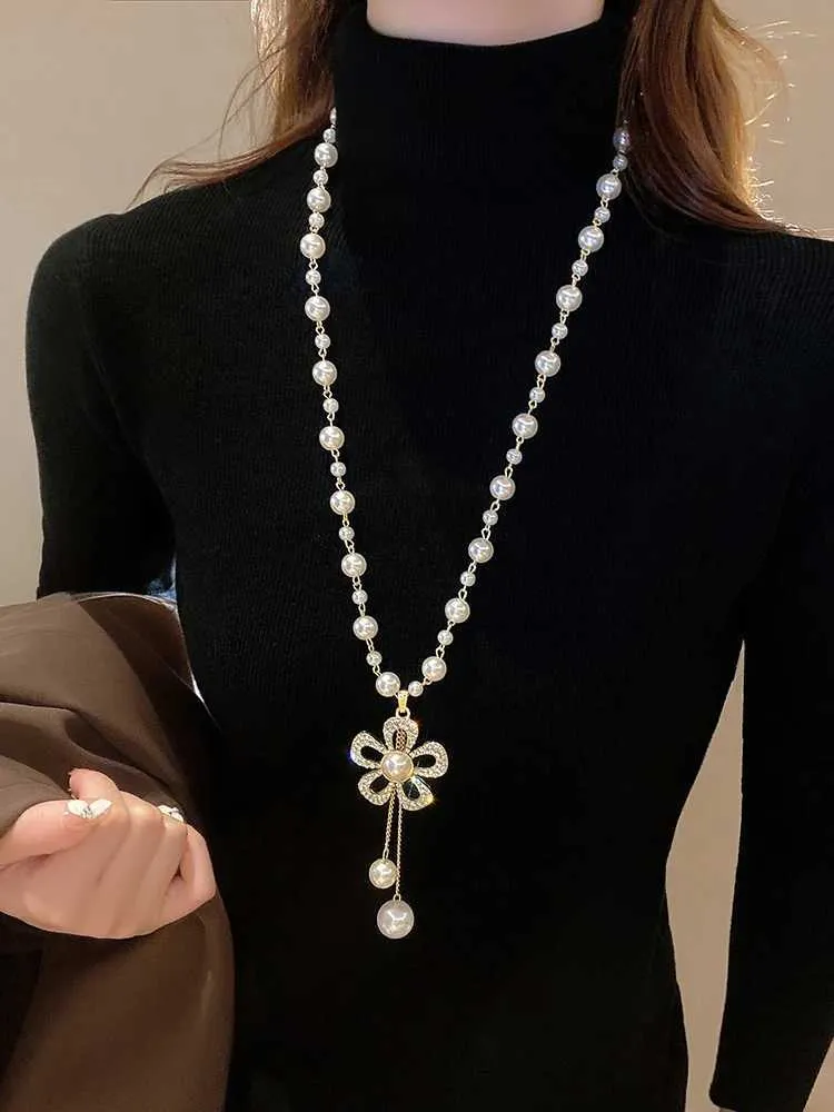 Flash Diamond Flower Pearl Long Sweater Chain Necklace Luxury_voghion.com