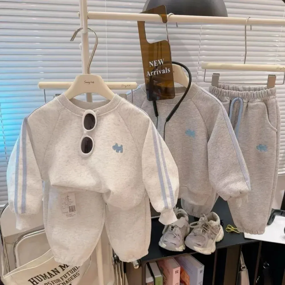 Otoño Cómodo Moda Casual Sudadera Con Capucha Conjunto Para Bebés Lindos  Niños Y Niñas Deportes Ropa Para Niños Versión Coreana 251016 De 4,69 € |  DHgate, image size:1000x1000