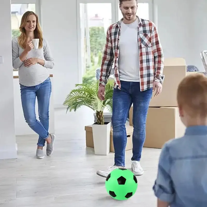 Ballon De Foot Silencieux En Mousse – Doux Et Spongieux – Jouet D'Entraînement Sans Bruit – Intérieur/Extérieur – Diamètre 21 Cm – Dès 3 Ans