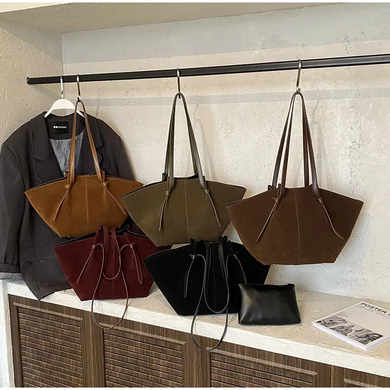 Handtas Voor Dames Licht Suède Nubuckleer Vleugeltas Eenvoudige Grote Capaciteit Franse Retro Schoudertas Toevallige Onderarmtas 251009 Van 28,61 € | DHgate