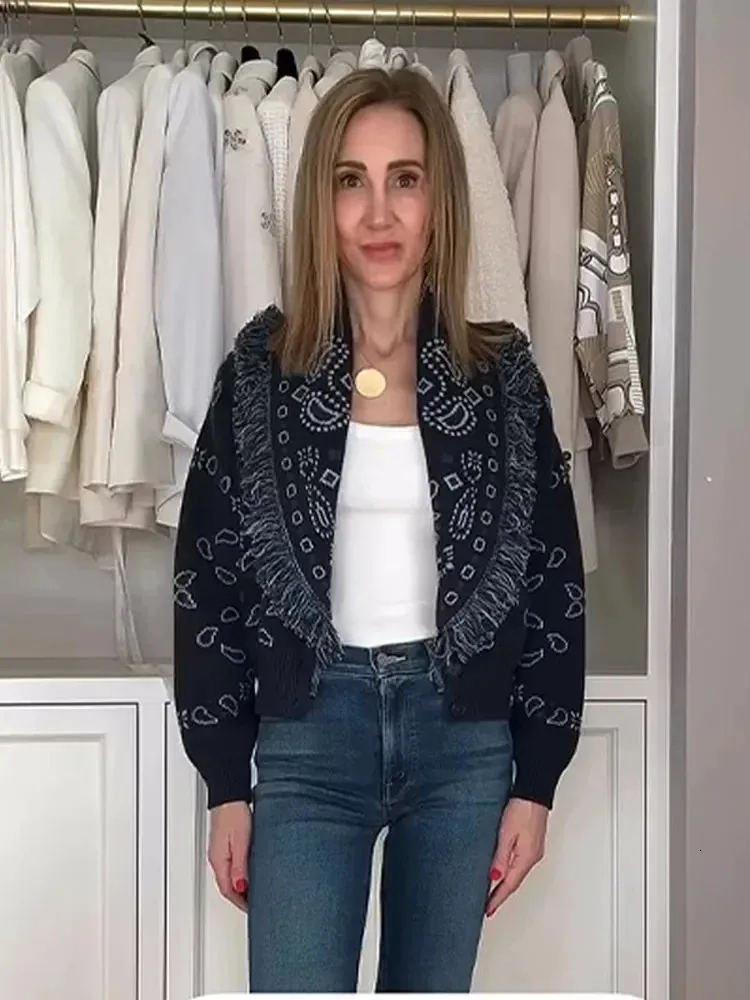Cardigan da bambina maglione fragola ricamo floreale grosso giacca lavorata a maglia cappotto button down manica lunga cavo maglieria abbigliamento bambino autunno inverno vestiti caldi capispalla
