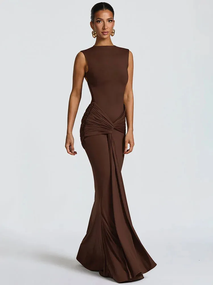 Bwn Sveless ning Gn with Ruched Detailing