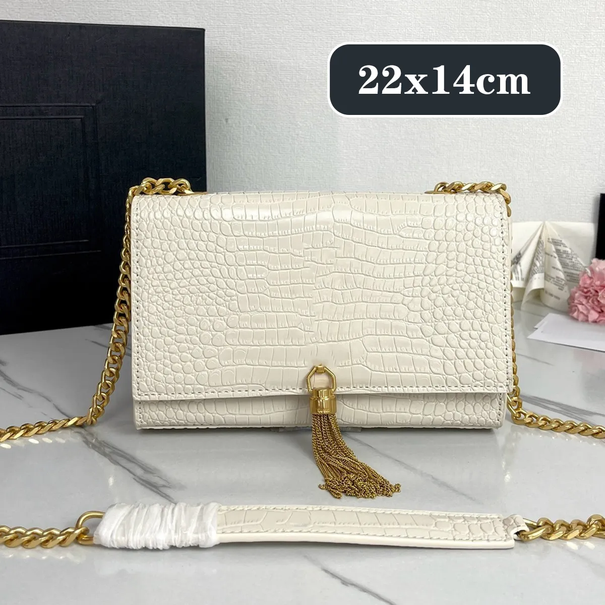Crossbody designer dameshandtas, witte portemonnee met binnenvak met rits en klep met ketting. Handtas voor dames, clutch._voghion.com