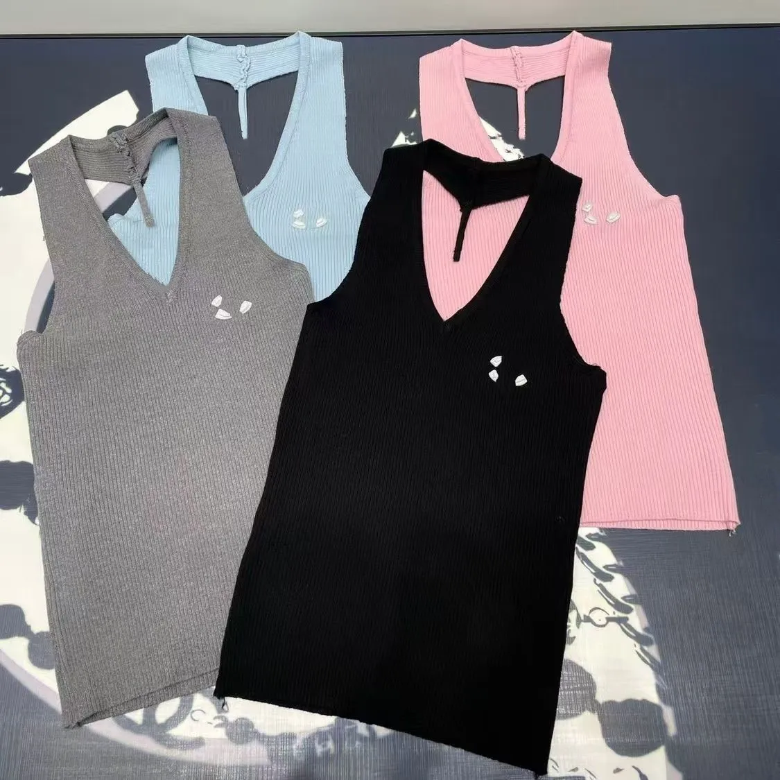 Acquista Canotta in lino e cotone Abbigliamento donna Top casual estivo da donna T-shirt senza maniche Camicette in tinta unita in Italia a partire da 4.5